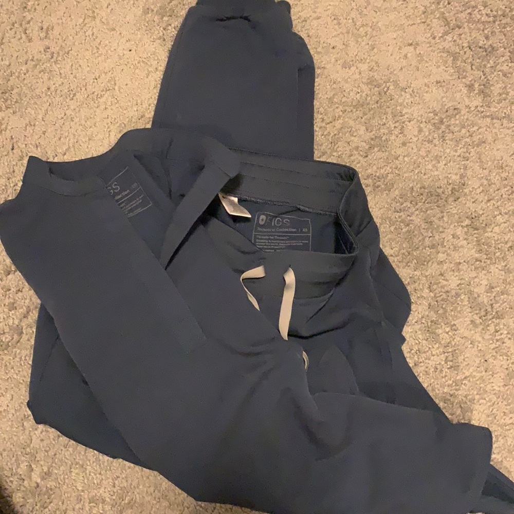 FIGS Zamora jogger XS, Raphaela top XXS